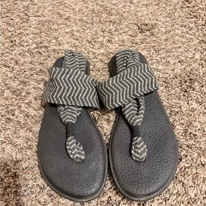 Sanuk Zigzag Strap Sandals - Black and White